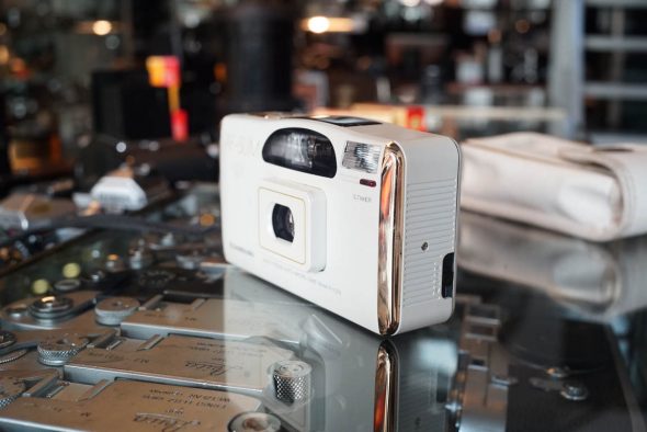 Samsung AF-Slim, White/Gold version. Compact camera