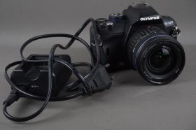 Olympus E-420 with 14-42mm 1:3.5-5.6 Zuiko lens, digital, 4/3 mount