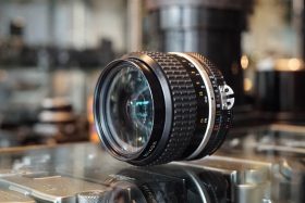 Nikon Nikkor 1:2 / 35mm AI-s lens