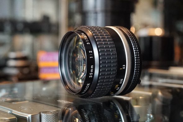 Nikon Nikkor 1:2 / 35mm AI-s lens