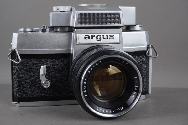 Argus camera with Argus-Sekor 58mm 1:1.7 lens