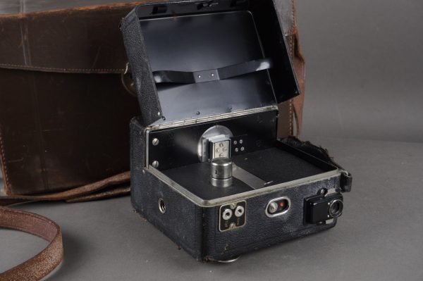Vintage 16mm Siemens movie camera, probably CII model