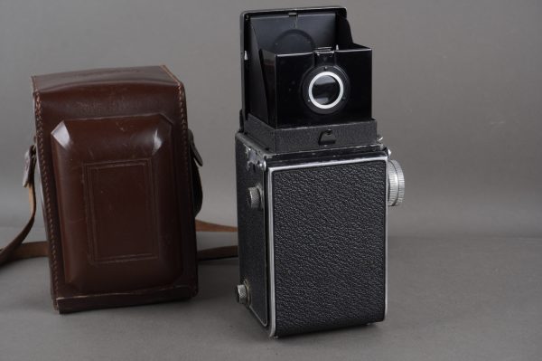 Microcord MPP TLR camera with Ross 77.5mm 1:3.5 lens