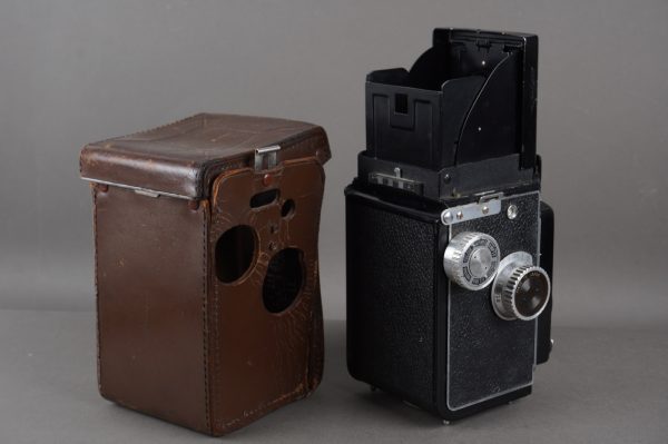 Primoflex TLR camera with Toko 7.5cm 1:3.5 lens