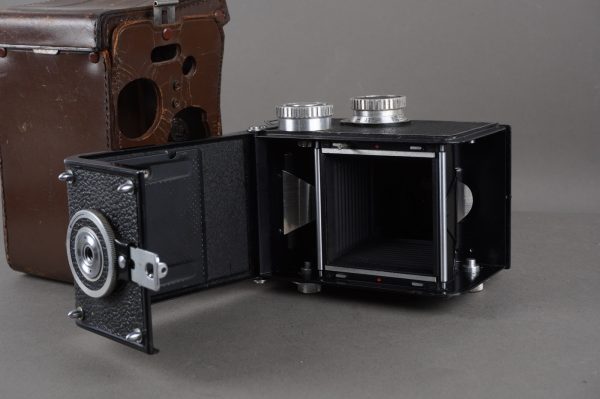 Primoflex TLR camera with Toko 7.5cm 1:3.5 lens
