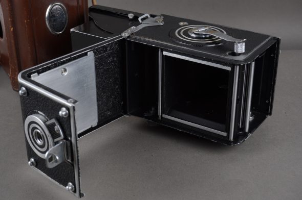 Rolleiflex Automat Model 3 (pressumably) with 7.5cm f/3.5 Xenar