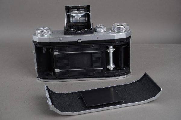 Praktica FX 2 camera with Meyer Primotar E 50mm 1:3.5 V lens, M42 mount