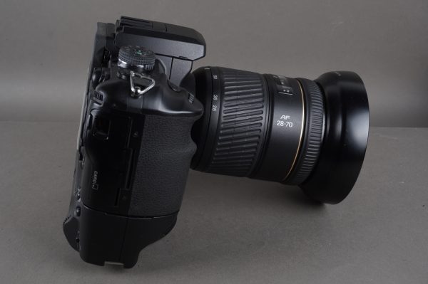 Minolta AF 28-70mm 1:2.8 lens with fancy back cap (Konica Minolta Dynax 7D ;-) )