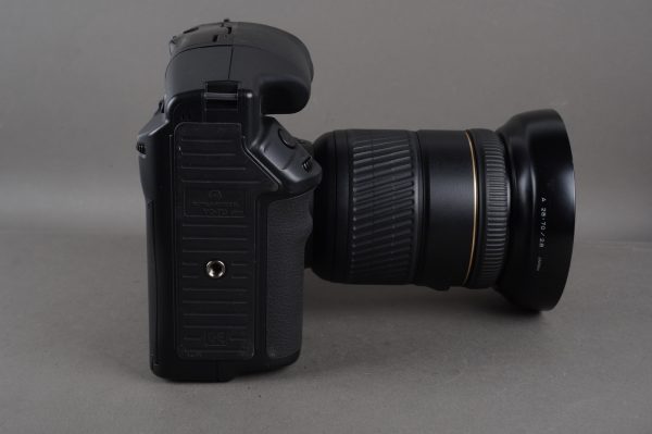 Minolta AF 28-70mm 1:2.8 lens with fancy back cap (Konica Minolta Dynax 7D ;-) )