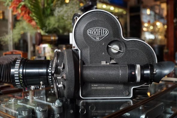Arriflex 16 movie camera + Schneider Variogon 1:2 / 16-80mm