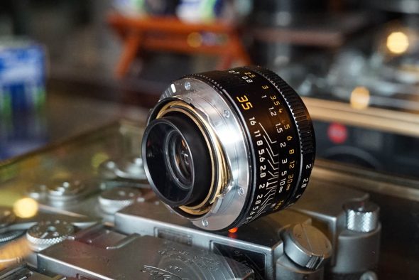 Leica Summicron-M 1:2 / 35 ASPH. E39, Worn