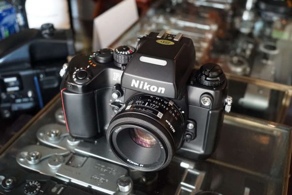 Nikon F4 kit + AF Nikkor 1.8 / 50mm