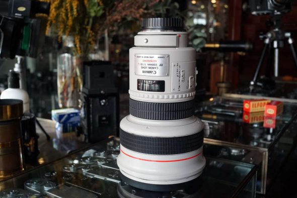 Canon EF 200mm F/1.8 L USM – super fast autofocus telephoto lens