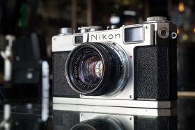 Nikon S2 + Nippon Kogaku Nikkor-H 1:2 / 5cm, worn