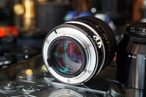 Nikon Nikkor 105mm 1:2.5 AI lens