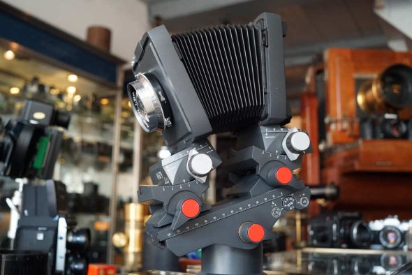 Linhof M679 camera + Carl Zeiss Planar 100mm F/2.8 lens