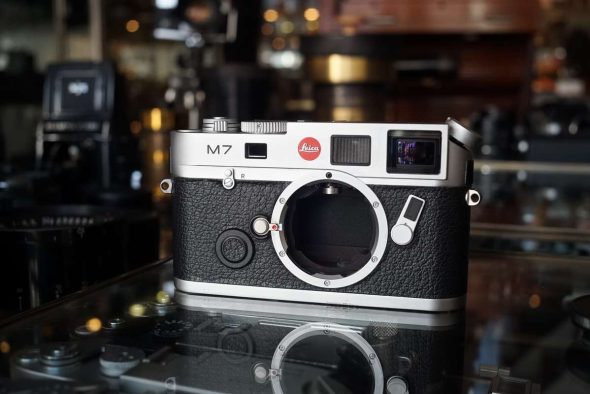 Leica M7 0.72 body in chrome, boxed