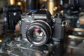Olympus OM10 kit with OM Zuiko 1:1.8 / 50mm lens