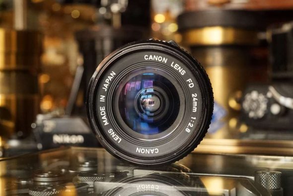 Canon lens FD 24mm 1:2.8 + BW-52B lens hood