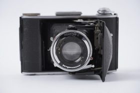 Voigtlander Bessa 66 folding camera (lens missing nameplate)