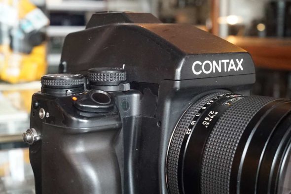 Contax 645 + Carl Zeiss 80mm 1:2 Planar *T
