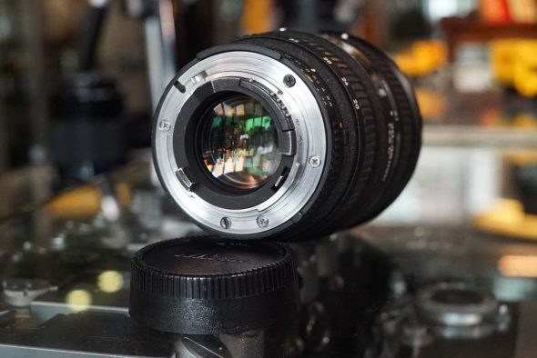 Nikon AF Nikkor 20-35mm F/2.8D autofocus wide angle zoom