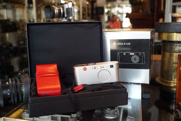 Leica 18225 D-LUX silver, boxed, without charger and warranty