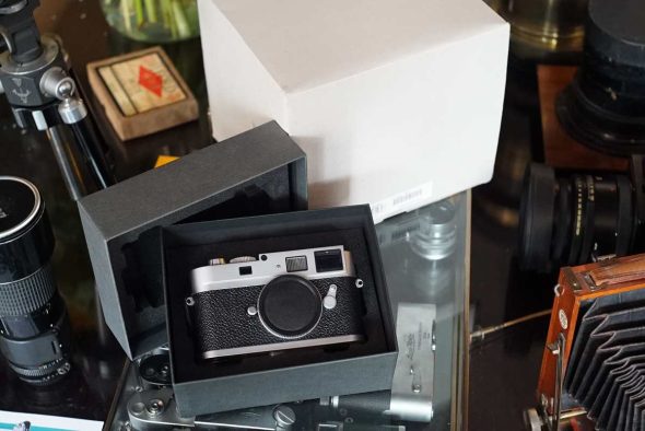 Leica M9-P body silver, in box, sensor corrosion