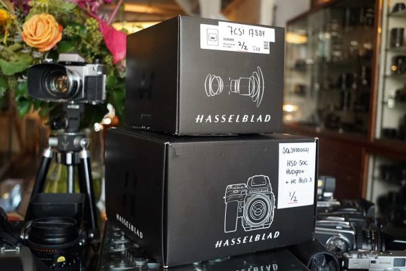 Hasselblad H5D-50c with HVD90x finder + HC 80mm F/2.8 lens, low shuttercounts, boxed