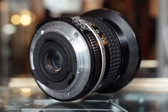 Nikon 18mm F/3.5 AI-S + HK-9 lenshood