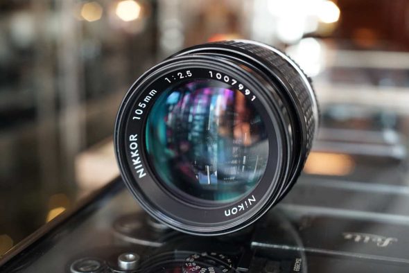 Nikon Nikkor 105mm F/2.5 AI-S lens