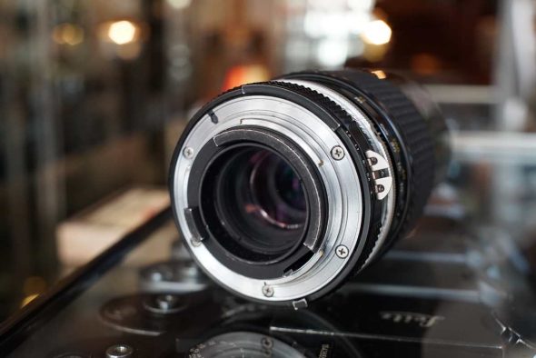 Nikon Nikkor 200mm F/4 AI Telephoto lens