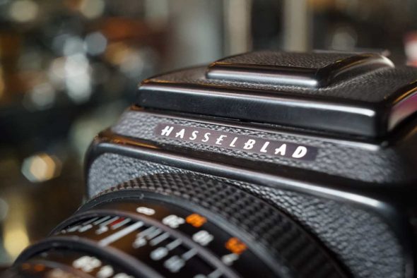 Hasselblad 500C/M + CF 80mm F/2.8 kit black, serviced