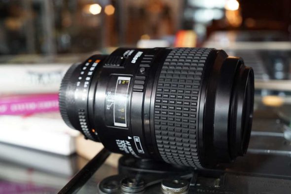 Nikon AF Micro-Nikkor 105mm F/2.8 D macro lens