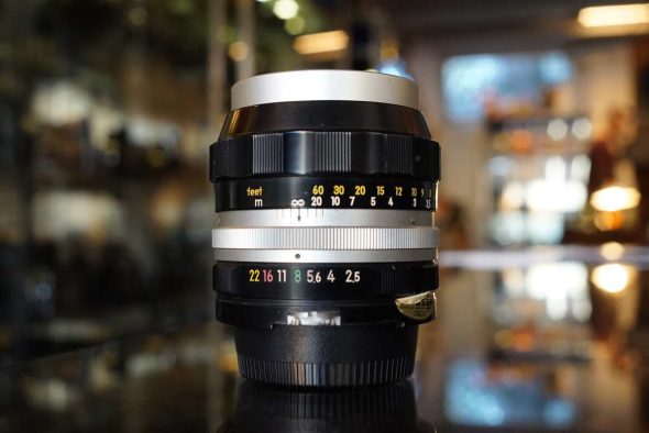 Nikon Nikkor-P auto f=105mm F/2.5 Nippon Kogaku lens