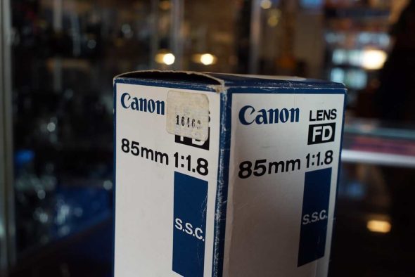 Canon lens FD 1:1.8 / 85mm SSC, Boxed