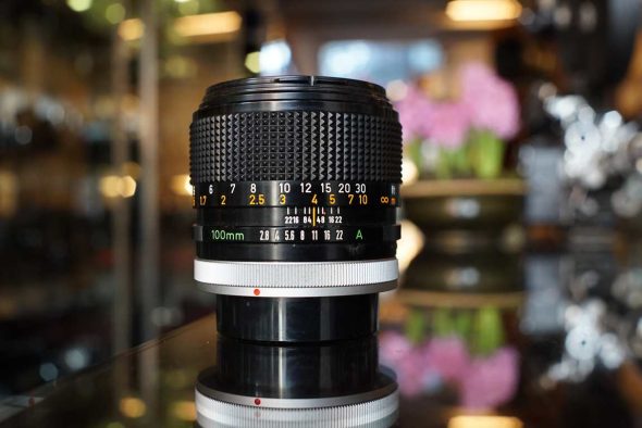 Canon lens FD 100mm 1:2.8 SSC lens