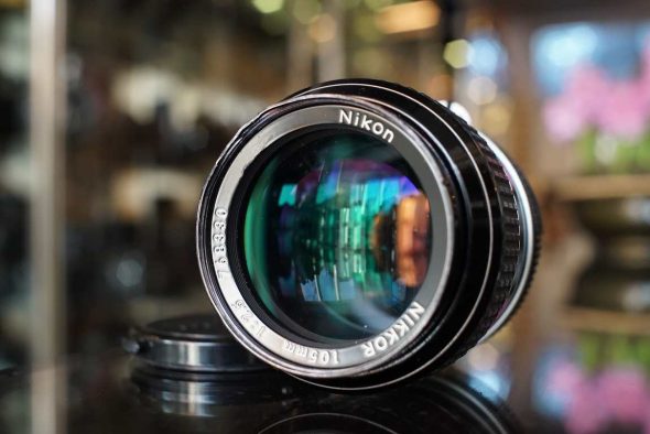 Nikon Nikkor 2.5 / 105mm AI lens