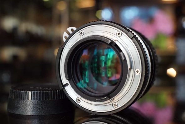 Nikon Nikkor 2.5 / 105mm AI lens