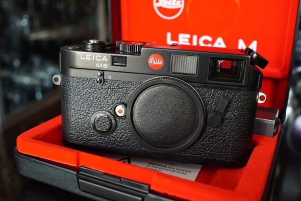Leica M6 body black in case