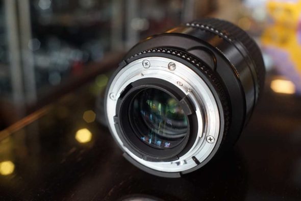 Nikon AF Micro-Nikkor 105mm F/2.8D macro lens , OUTLET