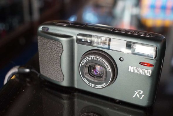 Ricoh R1 point and shoot