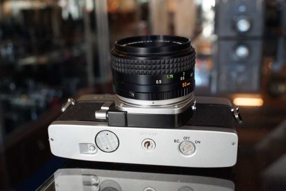 Minolta SR-T101b + 50mm 1:1.7 lens, OUTLET