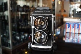 Mamiya C220 TLR + Sekor 65mm F/3.5 lens kit