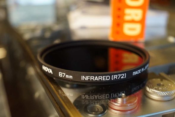 HOYA 67mm Infrared filter (R72), in case