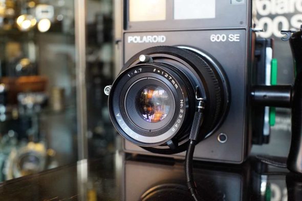 Polaroid 600SE instant camera with f=127mm F/4.7 Mamiya lens, boxed