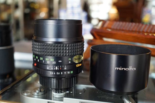 Minolta MD Tele Rokkor 100mm F/2.5 + lenshood