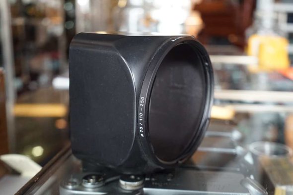 Hasselblad B70 lenshood for 110-250mm lenses