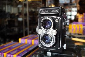 Yashica 635 TLR with 80mm F/3.5 lenses incl. 135 kit