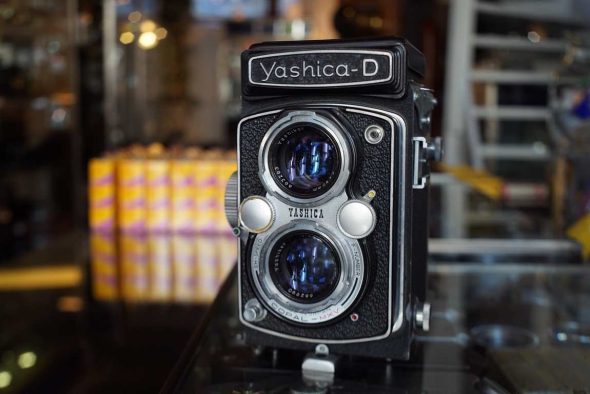 Yashica D TLR camera with leather case, OUTLET